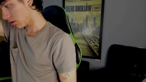 Snapshot of axelraven chatting on December 2024 01:21:01 PM Axel Raven online show from December 2024 01:21:01 PM