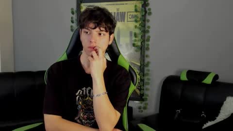 Snapshot of axelraven chatting on December 2024 05:23:02 PM Axel Raven online show from December 2024 05:23:02 PM