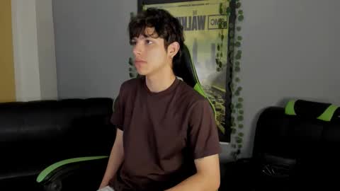 Snapshot of axelraven chatting on December 2024 02:05:02 PM Axel Raven online show from December 2024 02:05:02 PM