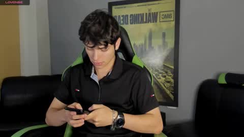 Snapshot of axelraven chatting on December 2024 01:30:02 PM Axel Raven online show from December 2024 01:30:02 PM