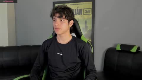 Snapshot of axelraven chatting on January 2025 04:37:02 PM Axel Raven online show from January 2025 04:37:02 PM