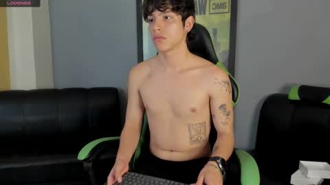 Snapshot of axelraven chatting on January 2025 04:54:02 PM Axel Raven online show from January 2025 04:54:02 PM