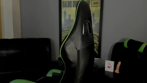 Snapshot of axelraven chatting on January 2025 04:17:01 PM Axel Raven online show from January 2025 04:17:01 PM