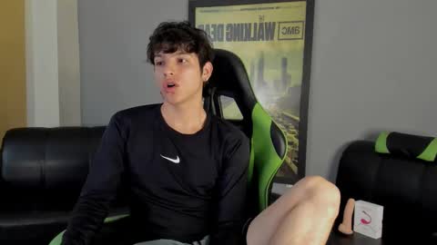 Snapshot of axelraven chatting on January 2025 03:58:02 PM Axel Raven online show from January 2025 03:58:02 PM