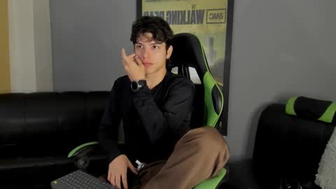 Snapshot of axelraven chatting on January 2025 02:22:01 PM Axel Raven online show from January 2025 02:22:01 PM