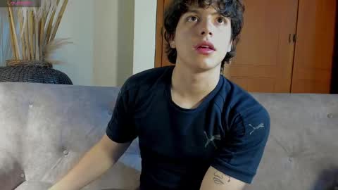 Snapshot of axelraven chatting on October 2025 04:15:02 PM Axel Raven online show from October 2025 04:15:02 PM