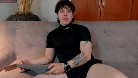 Snapshot of axelraven chatting on October 2025 07:58:01 PM Axel Raven online show from October 2025 07:58:01 PM