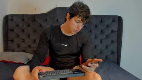 Snapshot of axelraven chatting on December 2025 07:51:02 PM Axel Raven online show from December 2025 07:51:02 PM