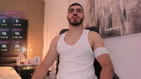 Snapshot of axelthompsom chatting on September 2025 11:45:02 AM Axel Thompsom online show from September 2025 11:45:02 AM