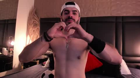 Snapshot of axelthompsom chatting on November 2025 11:21:02 AM Axel Thompsom online show from November 2025 11:21:02 AM