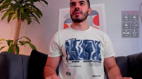 Snapshot of axelthompsom chatting on November 2025 12:08:02 PM Axel Thompsom online show from November 2025 12:08:02 PM