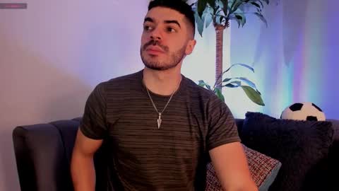 Snapshot of axelthompsom chatting on December 2025 11:59:02 AM Axel Thompsom online show from December 2025 11:59:02 AM