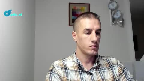 Axl online show from November 2025 03:01:02 AM