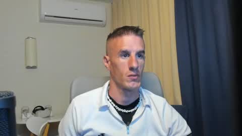 Snapshot of axl_fx chatting on June 2026 01:25:02 AM Axl online show from June 2026 01:25:02 AM