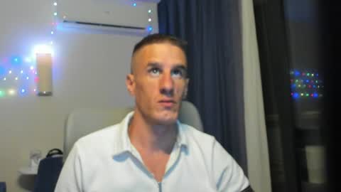Snapshot of axl_fx chatting on June 2026 12:24:01 AM Axl online show from June 2026 12:24:01 AM