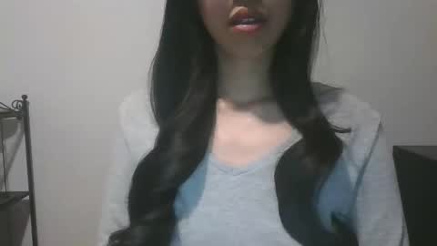 Snapshot of axuepetitt chatting on December 2024 12:44:01 AM axue online show from December 2024 12:44:01 AM