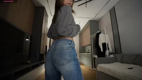 Snapshot of aya__hitakayama chatting on May 2026 02:24:02 PM Aya online show from May 2026 02:24:02 PM