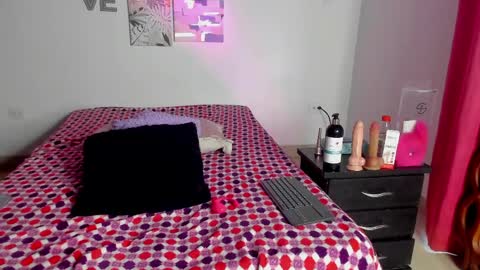 Snapshot of aylah_beckham chatting on June 2026 11:23:01 AM aylah_beckham online show from June 2026 11:23:01 AM