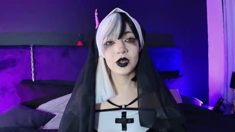 Aylen online show from November 2025 07:54:01 PM