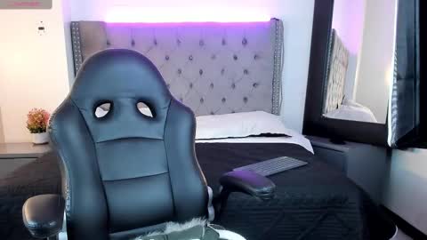 Snapshot of ayliinn_ chatting on February 2025 10:07:02 AM Ayliinn online show from February 2025 10:07:02 AM