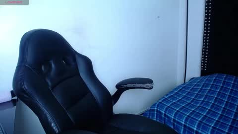 Snapshot of ayliinn_ chatting on March 2025 03:33:01 AM Ayliinn online show from March 2025 03:33:01 AM