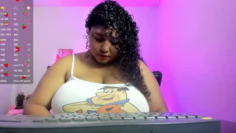 Snapshot of ayliinn_ chatting on October 2025 02:37:02 AM Ayliinn online show from October 2025 02:37:02 AM