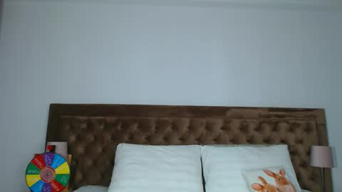 Aylin online show from October 2025 02:00:02 AM