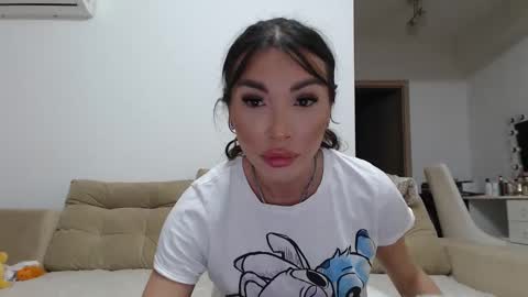 Aylin online show from April 2026 05:43:02 PM