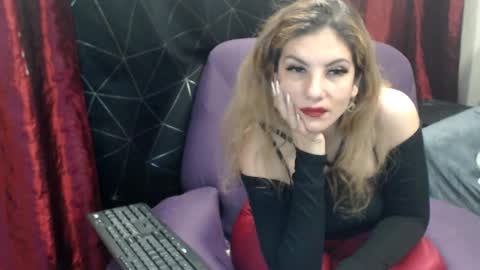 Snapshot of aymarsensual chatting on March 2025 06:37:02 PM Dominatrix Queen online show from March 2025 06:37:02 PM
