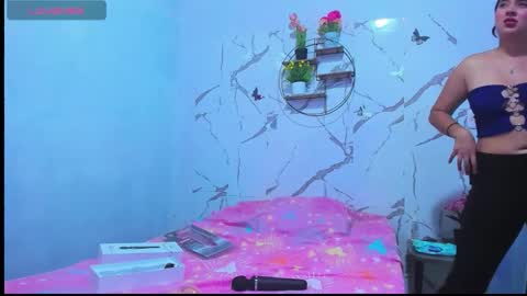 Snapshot of aymy2025 chatting on December 2025 11:21:02 PM Aymy online show from December 2025 11:21:02 PM