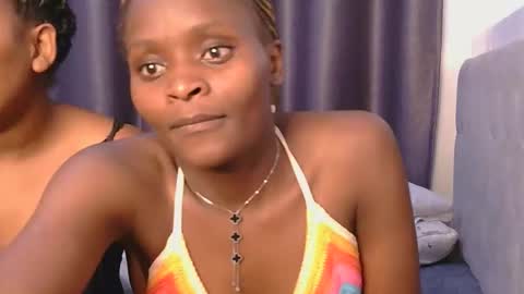 Snapshot of azalea46 chatting on November 2025 06:29:01 PM Azalea online show from November 2025 06:29:01 PM