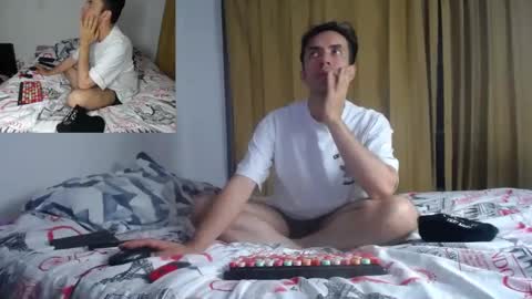 Snapshot of aziel_xxx chatting on February 2025 01:32:01 AM AZIEL online show from February 2025 01:32:01 AM