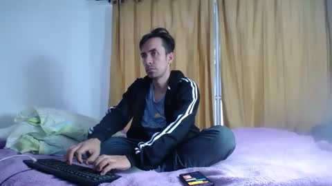 Snapshot of aziel_xxx chatting on February 2025 10:50:01 PM AZIEL online show from February 2025 10:50:01 PM