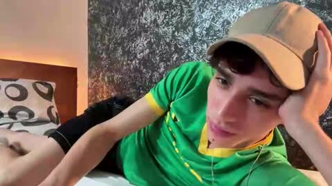 Snapshot of azulyfucsia chatting on October 2025 06:24:01 AM nice boy online show from October 2025 06:24:01 AM