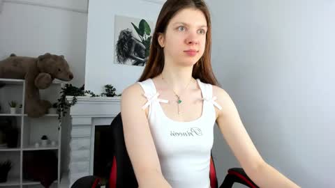 Evalena maybe just Eva online show from March 2025 09:02:02 AM