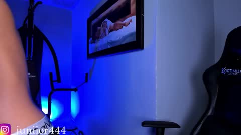 Junior       Independent Model online show from December 2025 05:13:01 AM