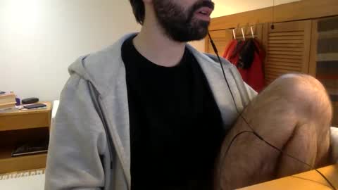 Snapshot of babyhardy chatting on December 2024 01:03:02 PM Tom A. online show from December 2024 01:03:02 PM