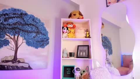 daya independent model online show from April 2026 02:01:01 AM