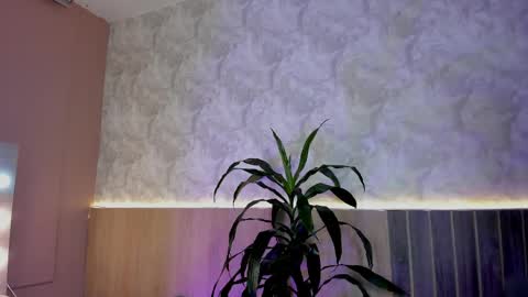 BADDIE DELAYLA online show from April 2026 07:03:01 PM