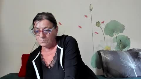 Snapshot of badgg chatting on October 2025 01:20:01 PM Gina online show from October 2025 01:20:01 PM