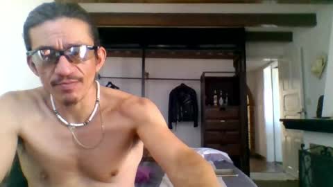 Mexican livin Off the Wall online show from April 2026 07:22:01 PM