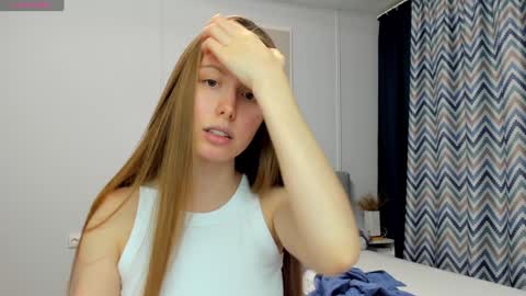 Snapshot of bam_bi chatting on January 2025 06:49:01 PM Kira online show from January 2025 06:49:01 PM