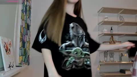 Snapshot of bam_bi chatting on October 2025 01:43:02 PM Kira online show from October 2025 01:43:02 PM