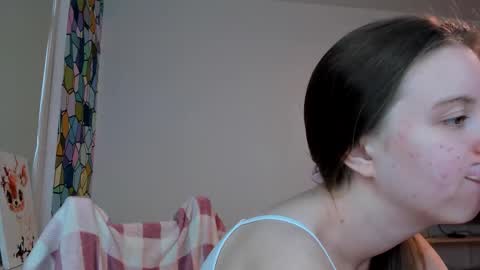 Snapshot of bam_bi chatting on November 2025 08:58:01 AM Kira online show from November 2025 08:58:01 AM