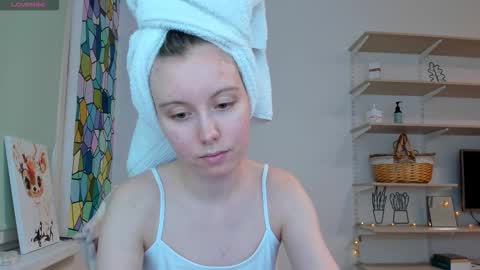 Snapshot of bam_bi chatting on December 2025 03:05:01 PM Kira online show from December 2025 03:05:01 PM