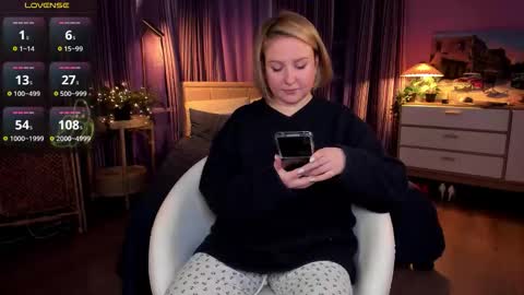Snapshot of bananarum chatting on February 2026 12:01:02 PM Allie online show from February 2026 12:01:02 PM