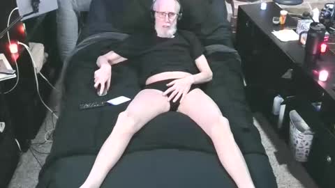 BANJOEY online show from April 2026 02:01:01 AM