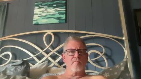 bapeter218 online show from December 2025 05:53:01 PM