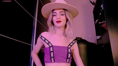 Snapshot of barbara_6_6_6 chatting on December 2024 12:00:02 PM Barbara Blossom online show from December 2024 12:00:02 PM