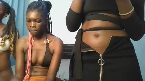 queen online show from November 2025 10:30:02 PM